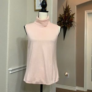 City silk knitwear light pink sleeveless knit sweater vest. MED